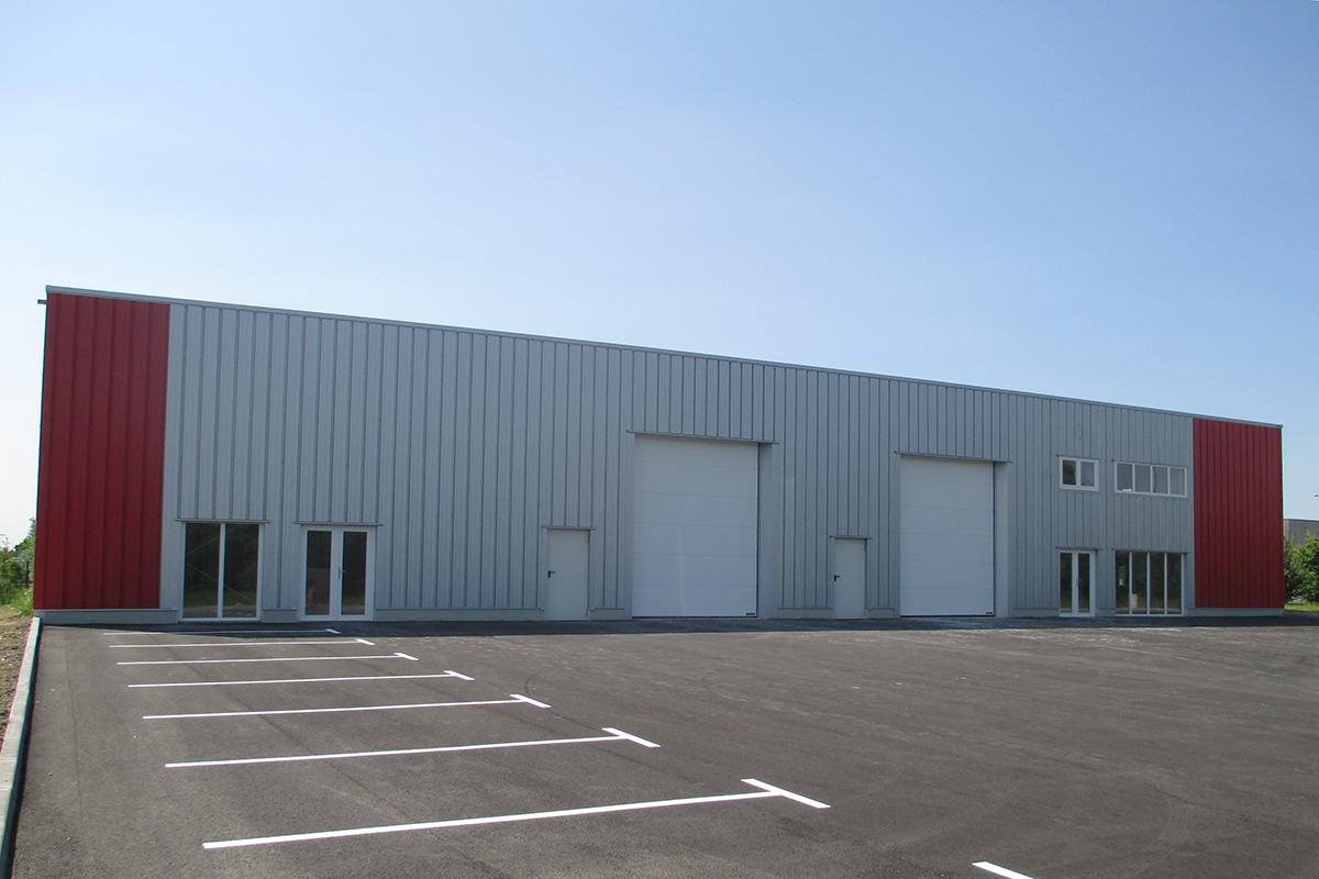 Cladire-hangar pentru asamblarea de masini si echipamente