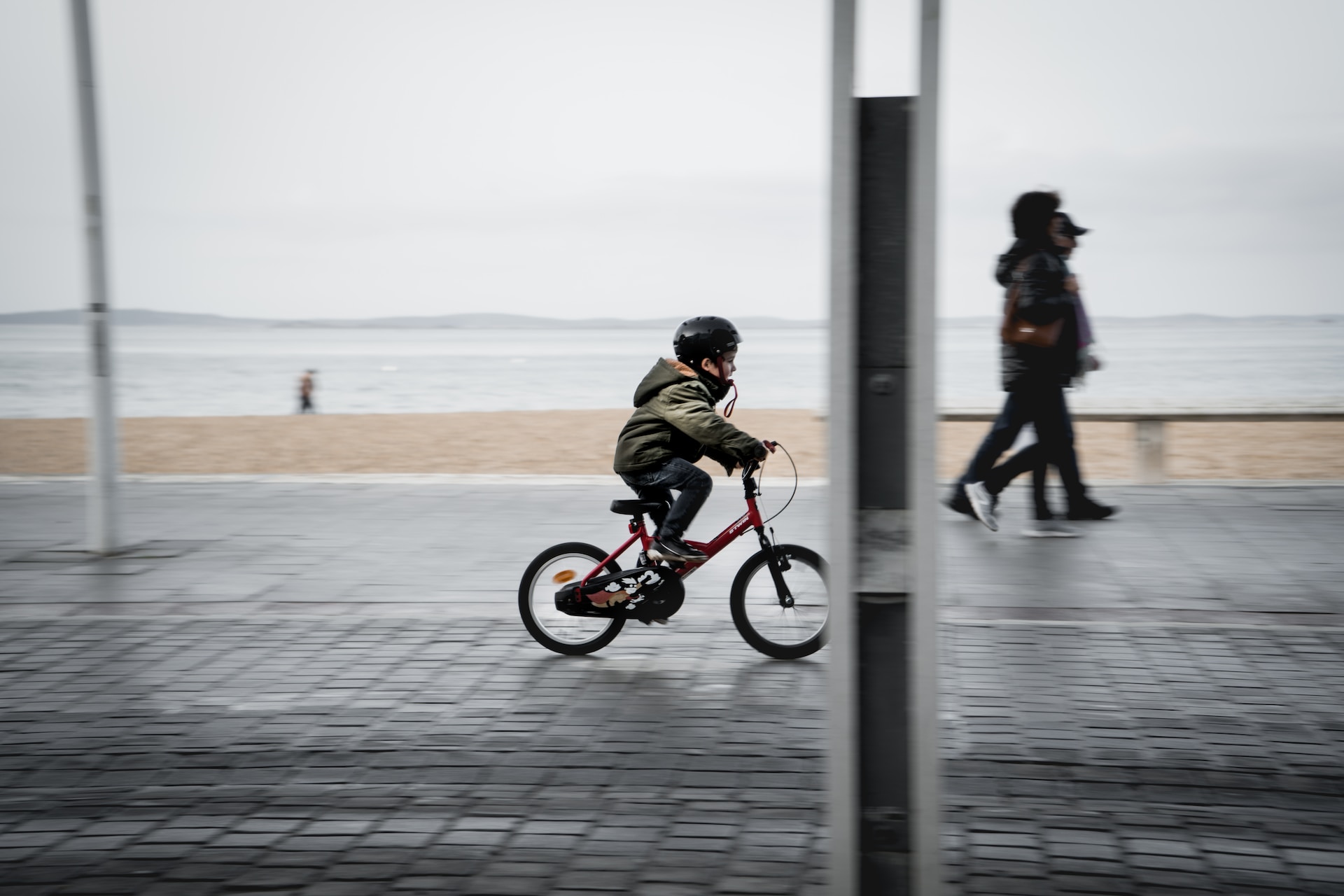 TOP 3 motive pentru care copilul tău ar trebui să învețe să meargă pe bicicletă încă de la o vârstă fragedă