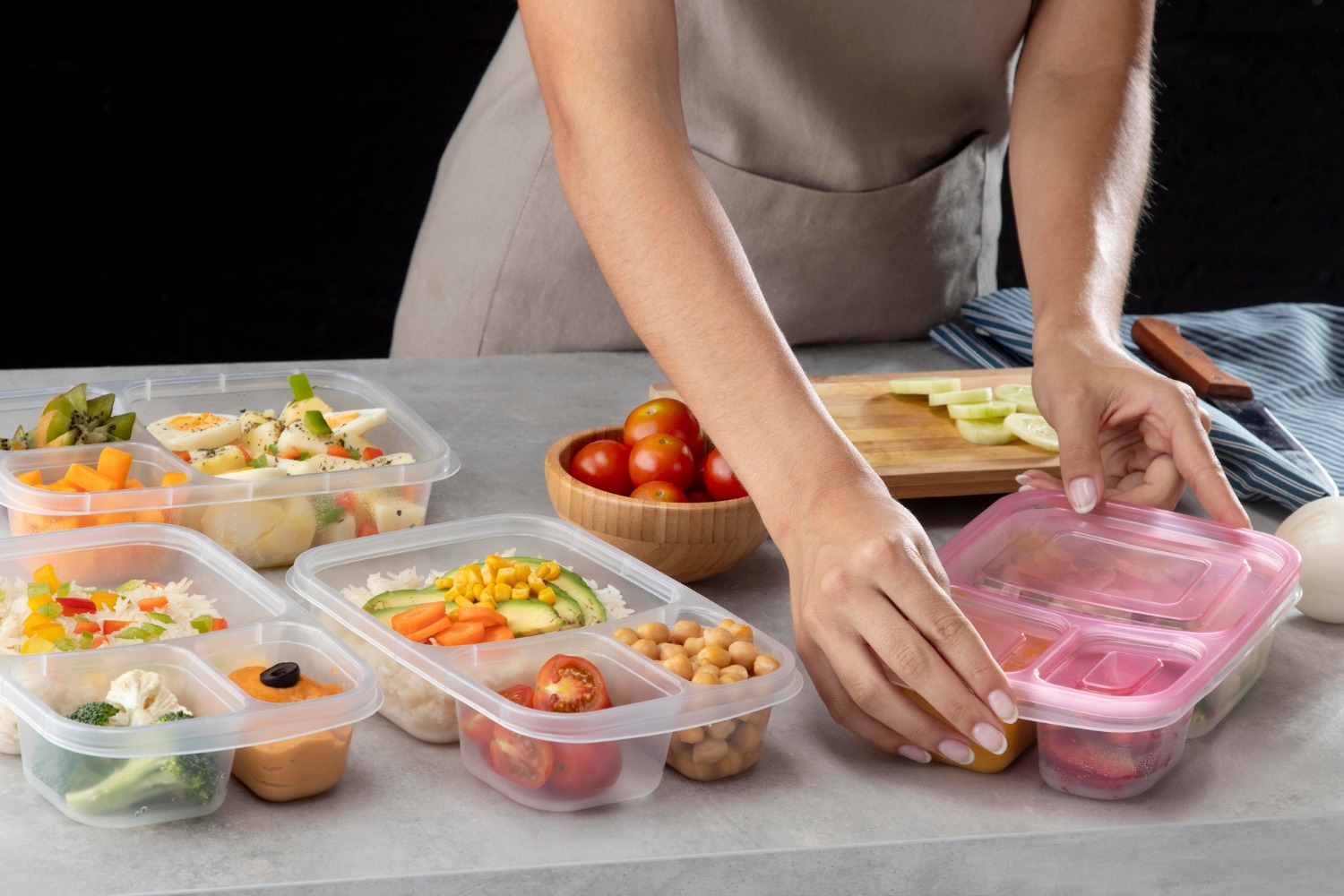 Utilizarea unor caserole plastic in cadrul restaurantelor ofera avantaje multiple