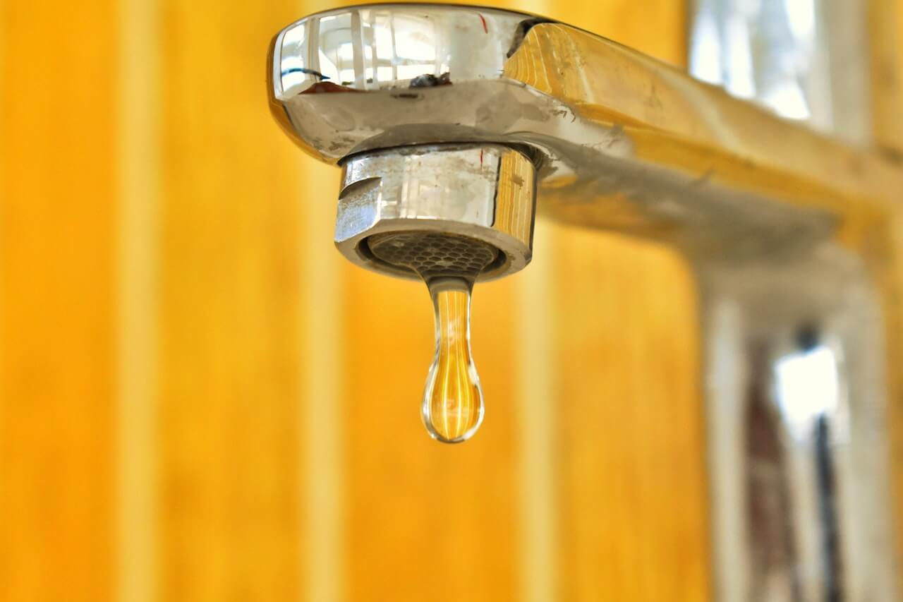 De la izvor la robinet: Cinci informații interesante despre traseul apei potabile în casele noastre