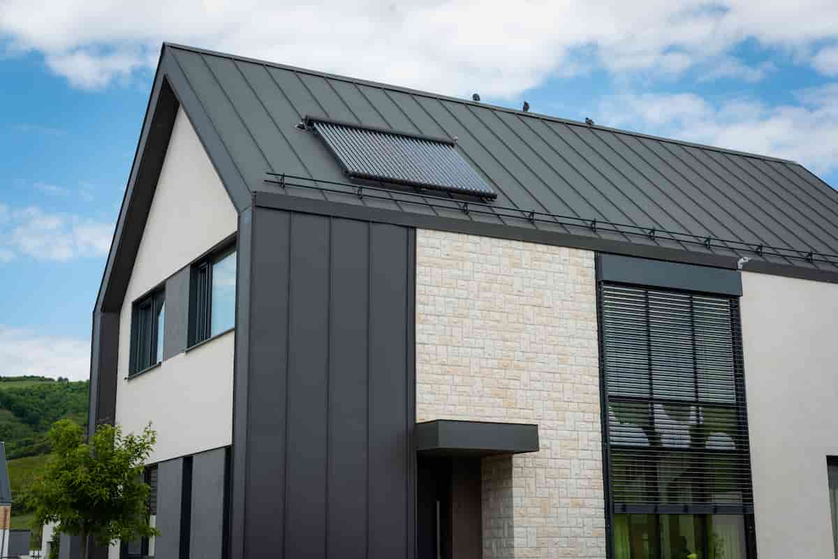Eficiența energetică în construcțiile rezidențiale: rolul acoperișurilor moderne