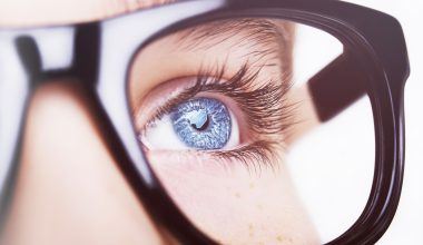 10 sfaturi pentru alegerea corectă a ochelarilor de vedere pentru sănătatea oculară
