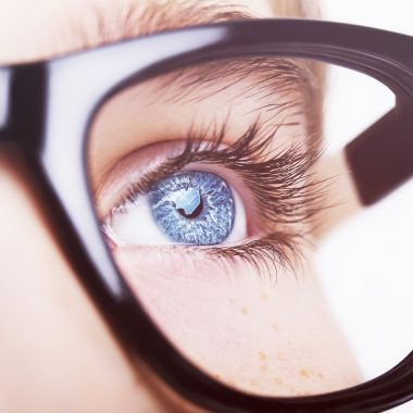 10 sfaturi pentru alegerea corectă a ochelarilor de vedere pentru sănătatea oculară