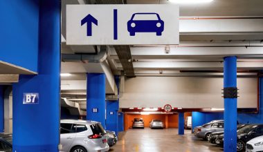 Ce opțiuni de parcare sunt disponibile la Aeroportul Otopeni?