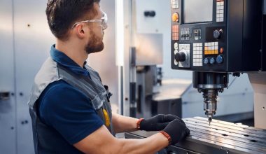 Cum se pot evita coliziunile sculelor pe un CNC?