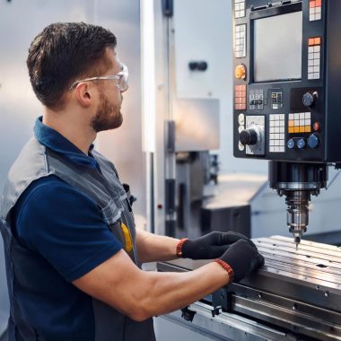 Cum se pot evita coliziunile sculelor pe un CNC?