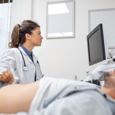 Ce reprezintă calculii renali și cum se vizualizează ecografic?