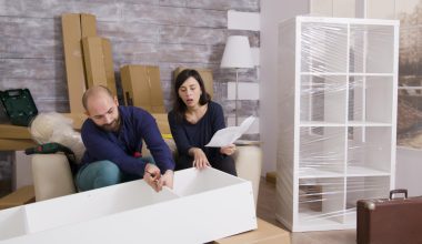 Cum organizezi un transport de mobilier fără bătăi de cap când te muți într-o locuință nouă