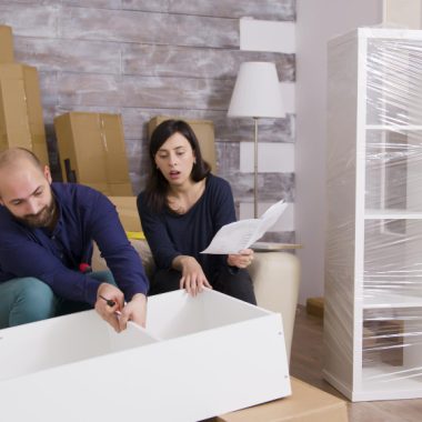 Cum organizezi un transport de mobilier fără bătăi de cap când te muți într-o locuință nouă
