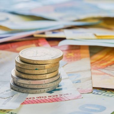 Câți români lucrează în prezent din străinătate și ce sume trimit acasă?